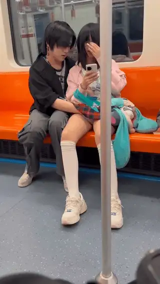 图片加载中...